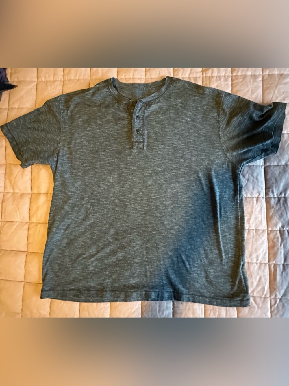 Casual Short-Sleeve Henley Shirt in Heather Gray